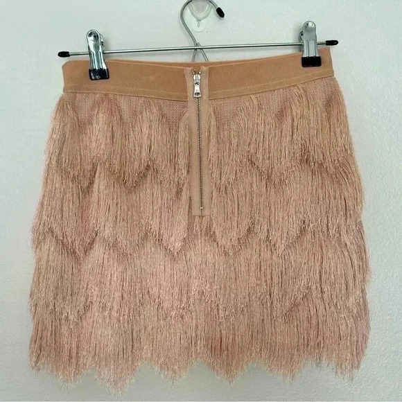 BCBGMAXAZRIA WOMEN MODIE CROCHET
FRINGE SKIRT SIZE XS - Picture 4 of 5